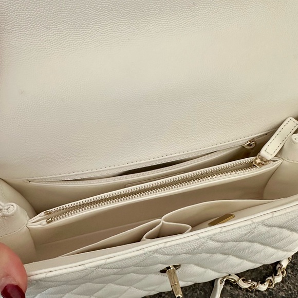 New Gorgeous White Chanel Coco Handle Caviar medium handbag.Never worn.Grab it! - Picture 11 of 11